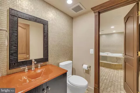 Bath - 7247 Addington Dr, Mclean, VA 22101 photo 10 of 12