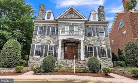 7247 Addington Dr, Mclean, VA 22101