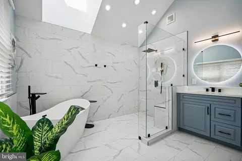 Bath - 10936 Hunter Gate Way, Reston, VA 20194 photo 4 of 7