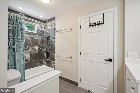 Bath - 10936 Hunter Gate Way, Reston, VA 20194 photo 7 of 7