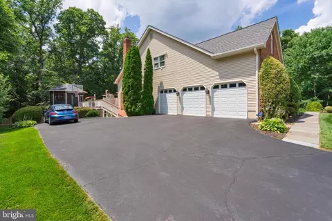 Exterior - 10936 Hunter Gate Way, Reston, VA 20194 photo 3 of 15