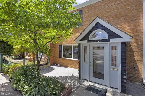 3377 Ardley Ct, Falls Church, VA 22041