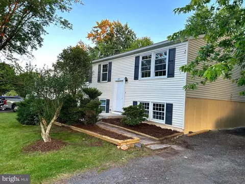 1311 Dulles Pl, Herndon, VA 20170