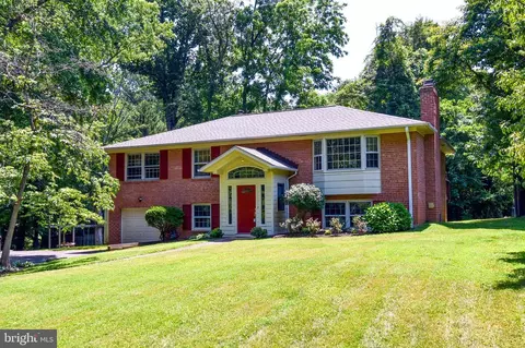 11525 Vale Rd, Oakton, VA 22124