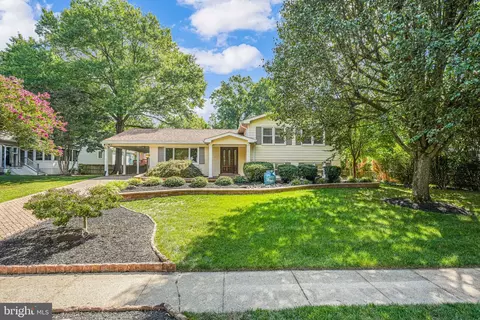 7521 Milway Dr, Alexandria, VA 22306