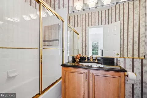 Bath - 8904 Chequers Way, Mclean, VA 22102 photo 6 of 7