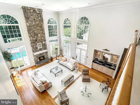 Living - 8904 Chequers Way, Mclean, VA 22102 photo 4 of 6