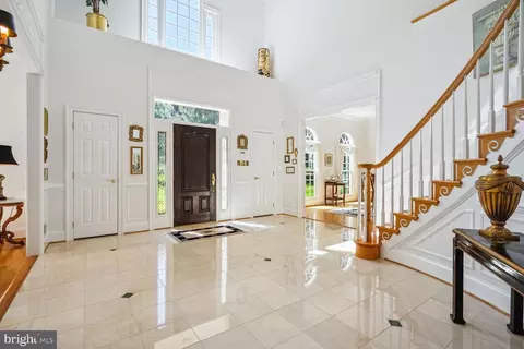 Entry Way - 8904 Chequers Way, Mclean, VA 22102 photo 2 of 8