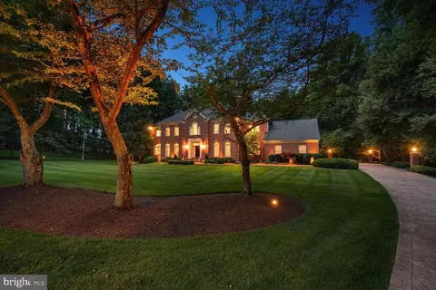 Exterior - 8904 Chequers Way, Mclean, VA 22102 photo 3 of 17
