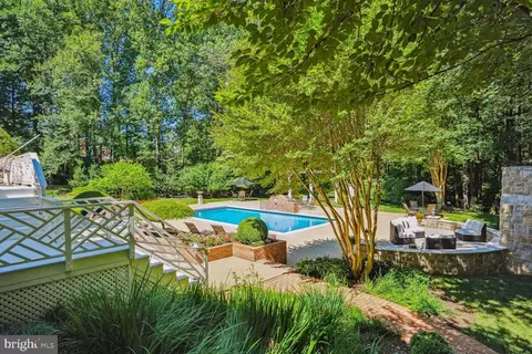 Exterior - 8904 Chequers Way, Mclean, VA 22102 photo 4 of 17
