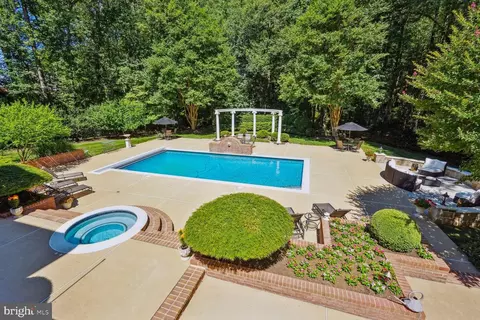 Exterior - 8904 Chequers Way, Mclean, VA 22102 photo 5 of 17