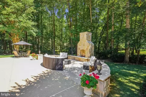 Exterior - 8904 Chequers Way, Mclean, VA 22102 photo 9 of 17