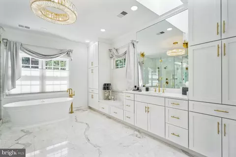 Bath - 8904 Chequers Way, Mclean, VA 22102 photo 3 of 7