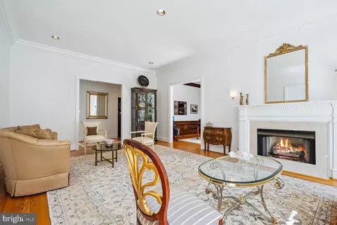 Living - 8904 Chequers Way, Mclean, VA 22102 photo 3 of 6