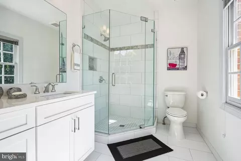 Bath - 8904 Chequers Way, Mclean, VA 22102 photo 5 of 7