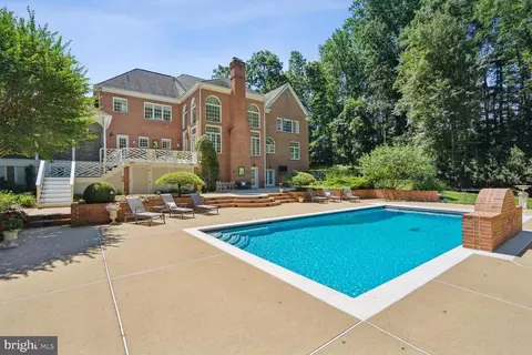 Exterior - 8904 Chequers Way, Mclean, VA 22102 photo 7 of 17