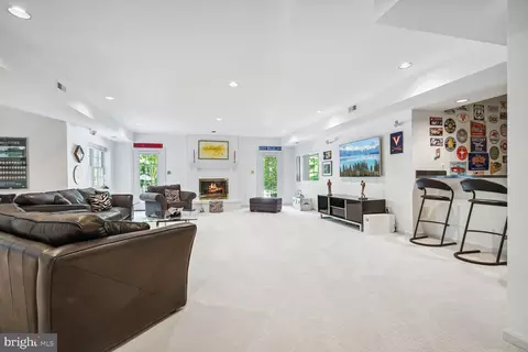 Living - 8904 Chequers Way, Mclean, VA 22102 photo 6 of 6