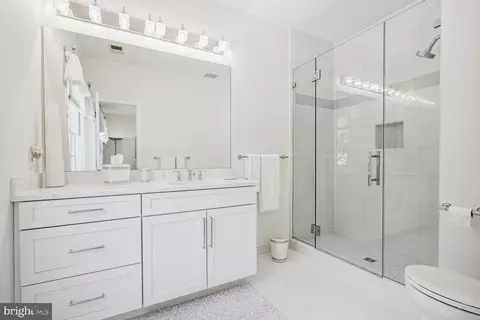 Bath - 8904 Chequers Way, Mclean, VA 22102 photo 4 of 7
