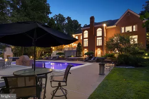 Exterior - 8904 Chequers Way, Mclean, VA 22102 photo 16 of 17