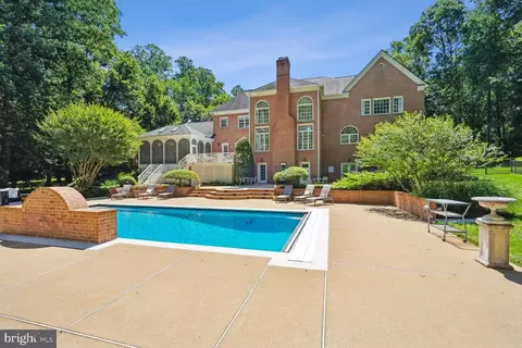 Exterior - 8904 Chequers Way, Mclean, VA 22102 photo 8 of 17