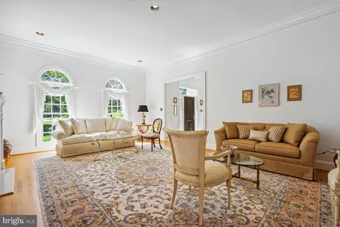Living - 8904 Chequers Way, Mclean, VA 22102 photo 2 of 6