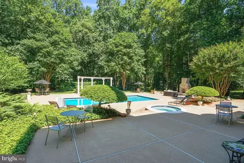 Exterior - 8904 Chequers Way, Mclean, VA 22102 photo 6 of 17