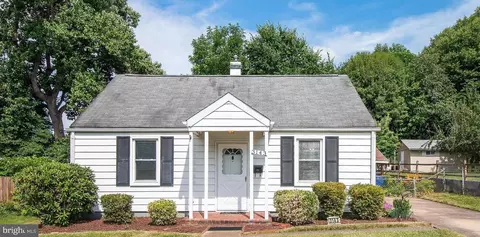 3143 Headrow Ln, Falls Church, VA 22042