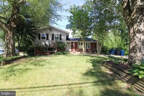 7852 Danby Dr, Annandale, VA 22003