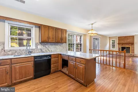 9303 Janphil Ln, Springfield, VA 22153 photo 5