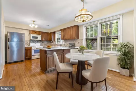 9303 Janphil Ln, Springfield, VA 22153 photo 6