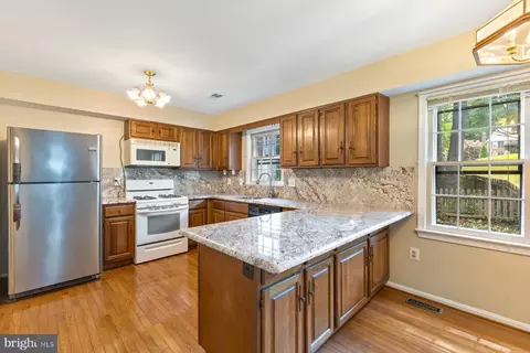 9303 Janphil Ln, Springfield, VA 22153 photo 4