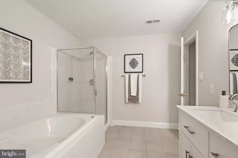 Bath - 8560 Bauer Cir, Springfield, VA 22152 photo 7 of 11