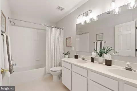 Bath - 8560 Bauer Cir, Springfield, VA 22152 photo 10 of 11