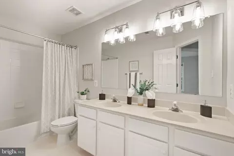 Bath - 8560 Bauer Cir, Springfield, VA 22152 photo 9 of 11