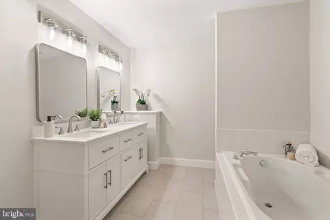 Bath - 8560 Bauer Cir, Springfield, VA 22152 photo 4 of 11
