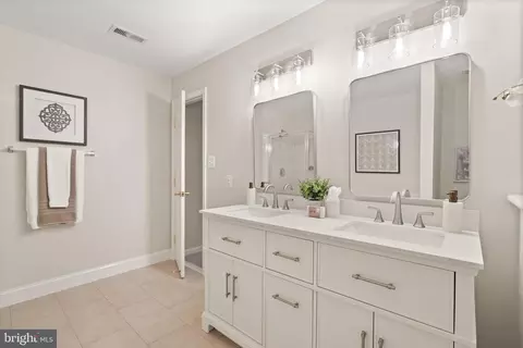 Bath - 8560 Bauer Cir, Springfield, VA 22152 photo 8 of 11