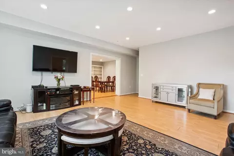 Living - 5821 Atteentee Rd, Springfield, VA 22150 photo 2 of 3