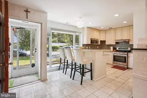 Entry Way - 5821 Atteentee Rd, Springfield, VA 22150 photo 1 of 4