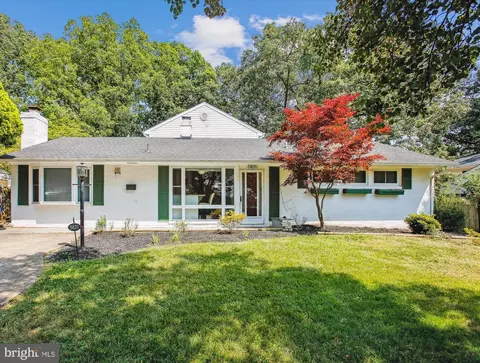 5821 Atteentee Rd, Springfield, VA 22150
