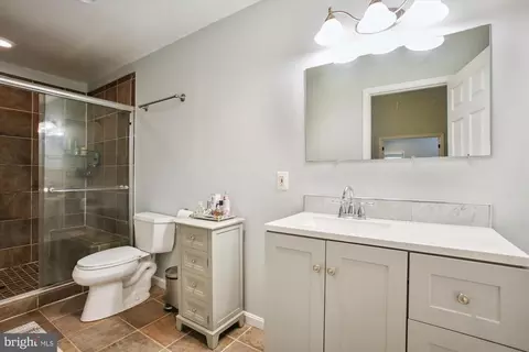 Bath - 5821 Atteentee Rd, Springfield, VA 22150 photo 3 of 4