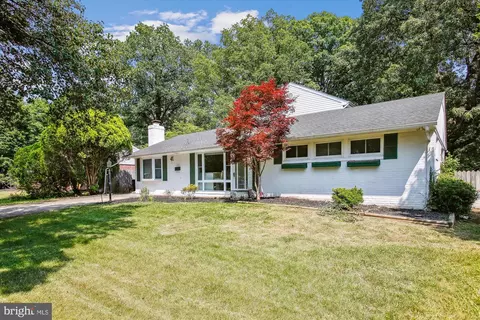 Exterior - 5821 Atteentee Rd, Springfield, VA 22150 photo 7 of 10