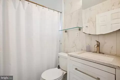 Bath - 5821 Atteentee Rd, Springfield, VA 22150 photo 2 of 4
