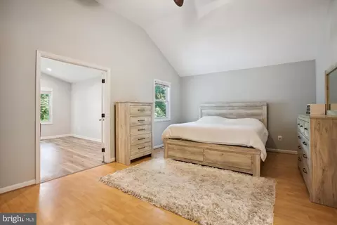 Entry Way - 5821 Atteentee Rd, Springfield, VA 22150 photo 3 of 4