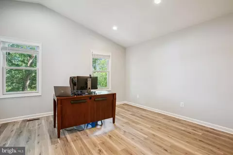 Entry Way - 5821 Atteentee Rd, Springfield, VA 22150 photo 4 of 4