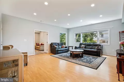 Living - 5821 Atteentee Rd, Springfield, VA 22150 photo 1 of 3