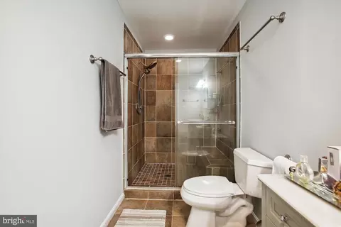 Bath - 5821 Atteentee Rd, Springfield, VA 22150 photo 4 of 4