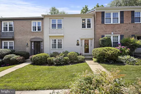 2081 Hopewood Dr, Falls Church, VA 22043