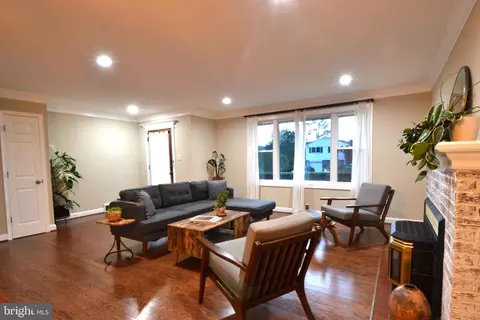 6015 Loretto St, Springfield, VA 22150 photo 2