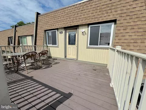 3815 Monte Vista Pl #E, Alexandria, VA 22309