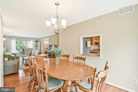 5988 Queenston St, Springfield, VA 22152 photo 11